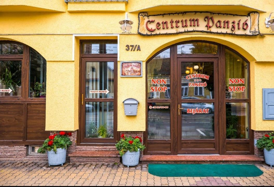 Centrum Panzio Дебрецен Екстер'єр фото